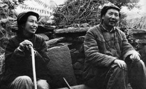 Nội dung bức điện: "Gửi đồng chí Lưu Thiếu Kỳ! ( Đọc và chuyển tới Giang Thanh). Tôi đã nhận được điện ngày 01 tháng 1, đồng ý cho Giang Thanh đến vùng giải phóng mới, nhưng phải được sự đồng ý của đồng chí Lưu Thiếu Kỳ. Nếu được sự đồng ý, Giang Thanh phải lấy danh nghĩa là nhân viên nghiên cứu thuộc phòng nghiên cứu chính sách Trung ương Đảng, đồng thời phải do bộ tổ chức của Trung ương Đảng viết giấy giới thiệu đến tổ chức của vùng giải phóng. Vì thế, cần phải nói chuyện và có sự đồng ý của đồng chí Liêu Lỗ Ngôn và do đồng chí ấy quyết định. Đến vùng giải phóng mới chỉ được thu thập tài liệu, không được phát biểu ý kiến, không được làm phiền quá nhiều đến đảng bộ chính quyền địa phương, mọi việc theo sự sắp xếp của đồng chí Thiếu Kỳ và do đồng chí làm chủ". Ký tên: Mao Trạch Đông.