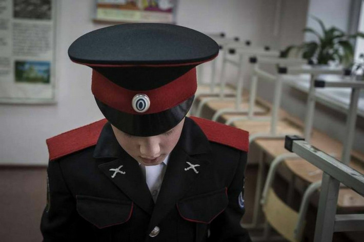 Ngoài rèn luyện về mặt thế chất, tính kỷ luật trong quân đội, các bé trai còn học cả văn hóa.