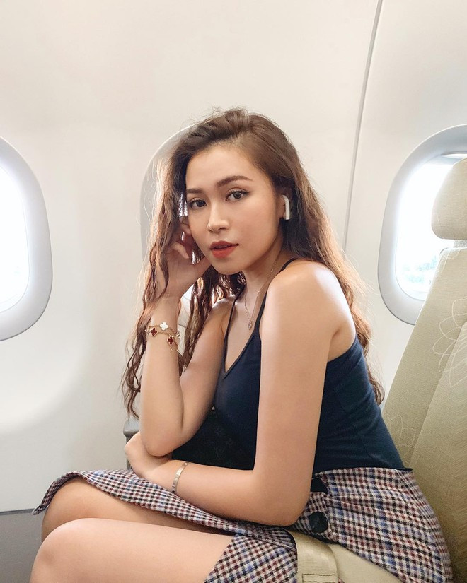 Nguyên Newin thời gian dài được dân mạng gắn mác là tiểu thư con nhà giàu. Bố cô hiện định cư tại Pháp, mẹ cô là doanh nhân bất động sản có tiếng tại Sài Gòn. Tuy nhiên, trong nhiều vlog, Nguyên Newin khẳng định cô cũng học tập, làm việc và kiếm tiền như bao người khác. Thậm chí, 9X như "người đàn ông trong gia đình" bởi bố xa nhà, cô phải thay bố chăm sóc cho mẹ.