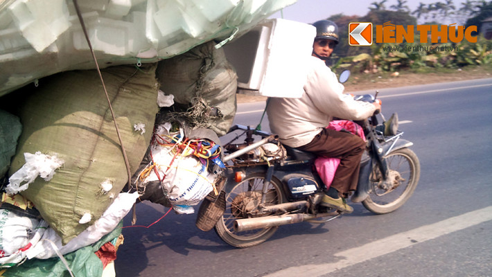 Xe 50 cm3 kéo khối hàng 5 m3.