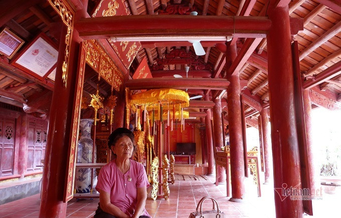 Bà Nghiêm Thị Dần (83 tuổi), dâu trưởng đời thứ 19 của dòng họ cho hay: "Nhiều năm nay, nhà từ đường của chúng tôi trở thành địa điểm thăm quan du lịch của các đoàn khách yêu văn hóa cổ truyền. Dòng họ Nguyễn Viết thay nhau bảo vệ, giữ gìn các hiện vật nhằm mục đích lưu lại những giá trị văn hóa cho các thế hệ. Đồng thời nhắc nhở con cháu 3 việc. Thứ nhất: Noi gương, tiếp tục truyền thống học tập như các cụ đời trước. Thứ 2: Thể hiện tinh thần đoàn kết của dòng tộc. Thứ 3: Song song với học tập, mọi người cùng lưu giữ và phát triển nghề cổ truyền cha ông để lại.