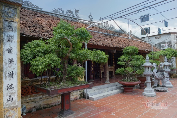 Ngôi nhà từ đường của dòng họ Nguyễn Viết ở làng Sơn Đồng (Hoài Đức, Hà Nội) là Di tích lịch sử cấp Quốc gia, được xây dựng từ 300 năm trước.