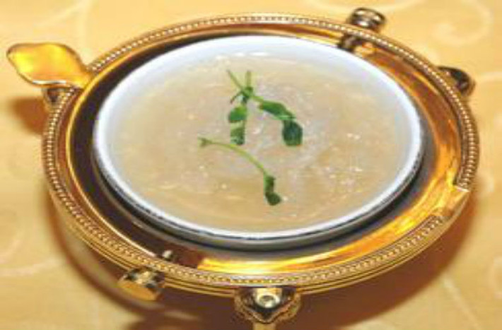 Canh tổ yến với dương sâm. Dương sâm 3 gram, tổ yến 3 gram, cho vào tbát hầm cách thủy cho chín. Thường xuyên uống canh này sẽ có thác dụng lợi khí, bổ trung, dưỡng âm, nhuận phổi. Có thể dùng trị chứng hư tổn, ho khan, đổ mồ hôi trộm.
