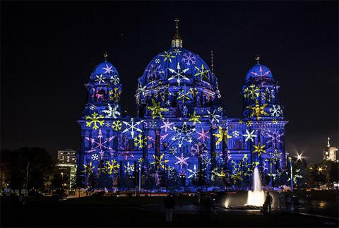 Lễ hội ánh sáng diễn ra tại thành phố Berlin vào tháng 10 hàng năm. Trong khoảng thời gian này, các địa danh nổi tiếng của thủ đô Berlin sẽ trở thành "tác phẩm nghệ thuật độc đáo" với hàng nghìn chùm ánh sáng cùng những màn trình diễn tuyệt vời từ ban tổ chức. Các buổi trình diễn ánh sáng trong lễ hội này thường bắt đầu vào 19h và kéo dài đến nửa đêm.