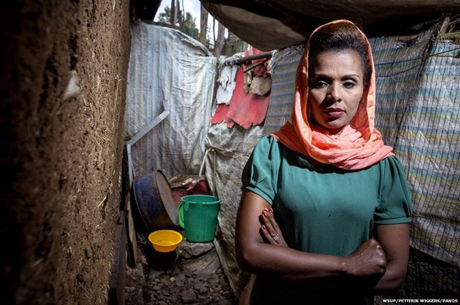 Meseret, một quản lý nhà hàng tại Addis Ababa, Ethiopia, đang sống cùng hai đứa con, hai em gái và mẹ trong ngôi nhà một phòng ngủ do chính phủ trợ cấp. Chồng bà đã qua đời vì một phần tử quá khích trong cuộc bầu cử năm 2005. Bà cho biết việc chia sẻ nhà vệ sinh với người thân có thể sẽ kéo dài qua nhiều năm. Vì thế bà và gia đình quyết định biến sân bên cạnh ngôi nhà thành toilet để đảm bảo sức khỏe cho từng người.