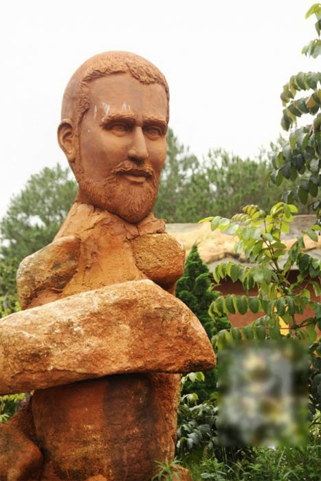 Tượng nhà bác học Yersin, danh nhân mà tên tuổi gắn liền với Đà Lạt.