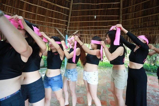 Thời lượng khóa học chỉ kéo dài một ngày nhưng đây là khoảng thời gian giúp học viên bung tỏa được những năng lượng xấu, khơi nguồn năng lượng mới, đẩy lùi mọi căng thẳng, áp lực trong cuộc sống. Mọi người sẽ tham gia các hoạt động mà chủ nhiệm lớp học đã lên kế hoạch từ trước, cùng nhau vui chơi, vận động là một trong những cách khiến bạn hòa nhập tốt hơn.