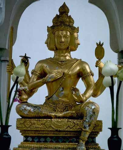 Về xuất xứ, viên kim cương này bị coi là được ăn cắp từ một bức tượng Brahma ở thành phố Pondicherry (Ấn Độ) bởi một tu sĩ. Nó nặng 195 carats. Kể từ đó, nó lưu lạc, chu du khắp thế giới và qua tay nhiều người.