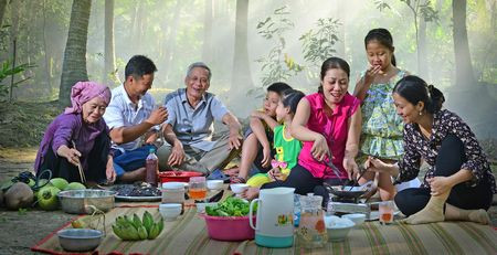 Người xưa thường nói: "Gia đạo thuận hòa vạn sự an yên" trong thời gian này, nếu gia chủ làm kinh doanh sẽ buôn may bán đắt, gặp được nhiều đối tác, khách hàng lớn. Công việc của các thành viên trong gia đình cũng thăng tiến, thuận lợi lên như diều gặp gió. Đồng thời, con cháu trong nhà cũng học hành tấn tới, đạt thành tích cao đời sau tài ba hơn đời trước.
