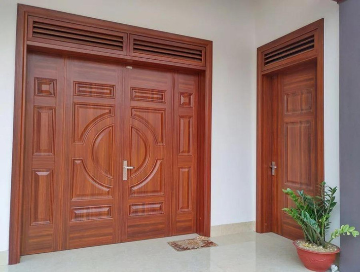 ##ss###style="font-size: 16px; text-align: justify;">6/ Màu sơn cửa phải hợp với tuổi của gia chủ. Ngày nay rất dễ để gia chủ biết mình tuổi gì, mệnh nào, hợp với màu gì... Vì vậy, việc lựa chọn màu sơn cho cửa nhà bạn cũng rất đáng được lưu tâm. Tránh việc sử dụng màu sắc tương khắc sẽ khiến gia chủ gặp thất bại, đuổi quý nhân, gặp trở ngại về sự nghiệp, sa sút tài lộc. Vì vậy, ngoài màu áo cho toàn ngôi nhà thì việc bạn hãy lựa chọn màu sắc sơn cửa hợp với mệnh gia chủ nhé.