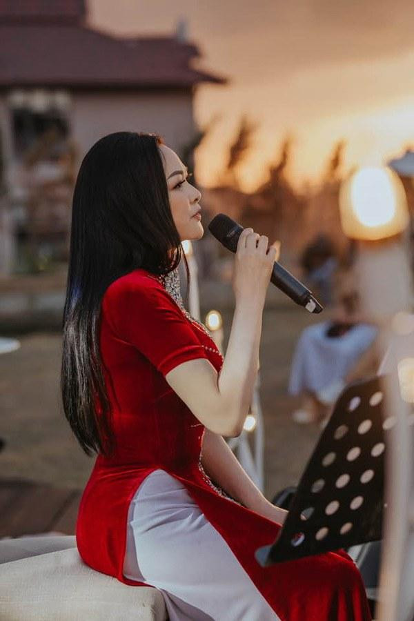 Góc nghiêng thần thánh cùng vẻ đẹp mỹ miều của giọng ca "Người Tình Mùa Đông" ở độ tuổi U60.