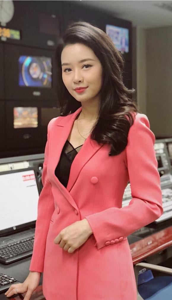 br/> Làm việc ở VTV là ước mơ từ nhỏ của Minh Hằng. Được biết, mẹ cô là phát thanh viên đời đầu Minh Lý, có kinh nghiệm làm việc hàng chục năm tại Truyền hình Công an Nhân dân và đạt nhiều giải thưởng về báo chí.