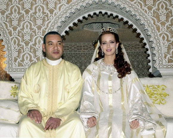 Hôn lễ giữa nàng Lọ lem Lalla Salma và Quốc vương Morocco là Mohammed VI đã được tổ chức long trọng năm 2002. Lần đầu gặp nhau vào năm 1991, hai người đã vượt bao sóng gió và những định kiến để đến bến bờ hạnh phúc.