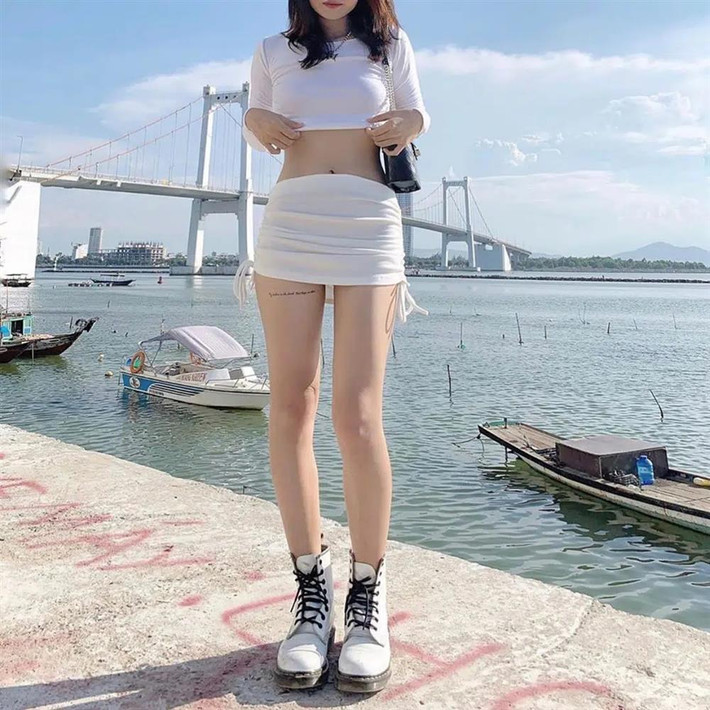 iệc diện những thiết kế dây rút, các nàng đặc biệt chú ý vì chúng rất dễ bị co nên cần điều chỉnh độ dài váy cho phù hợp để khi di chuyển và ngồi cho tinh tế.
