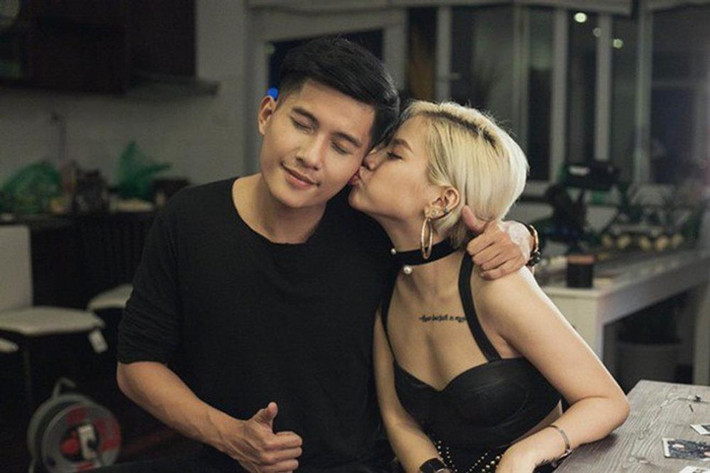 ##b###Lâm Bảo Châu từng có mối tình mặn nồng với ca sĩ Yến Lê vào năm 2015. Tuy nhiên phải đến 2016 cặp đôi mới chính thức công khai hẹn hò. Được biết mẫu nam 9X kém bạn gái 2 tuổi, bén duyên sau khi nữ ca sĩ đoạt ngôi vị Á quân Giọng Hát Việt 2015.