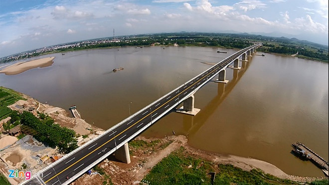 Theo Hội Đập lớn và Phát triển nguồn nước Việt Nam, hệ thống sông Hồng gồm 10 sông khác nhau, trong đó có cả 3 dòng sông trên. Đó là sông Đà, sông Thao, sông Lô, sông Hồng, sông Đáy, sông Đào Nam Định, sông Ninh Cơ, sông Đuống, sông Luộc, sông Trà Lý.