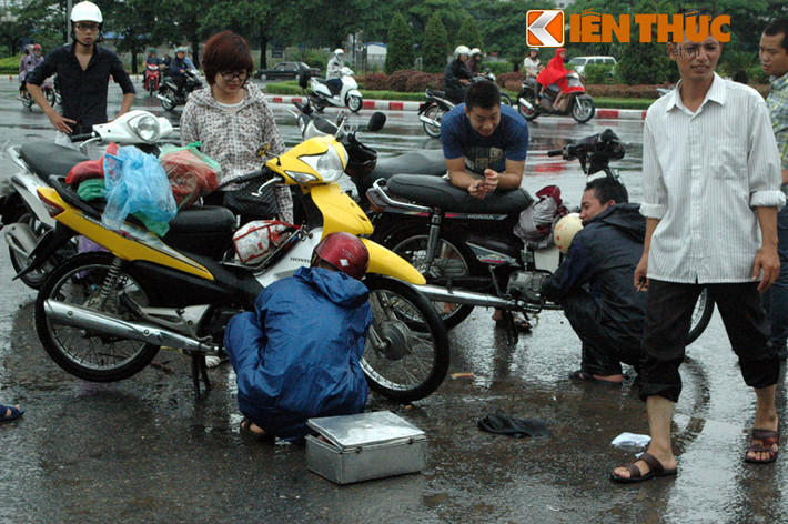 Xe tay ga mỗi lần sửa bu gi mất 30.000đ/lượt còn xe số là 20.000đ/lượt.