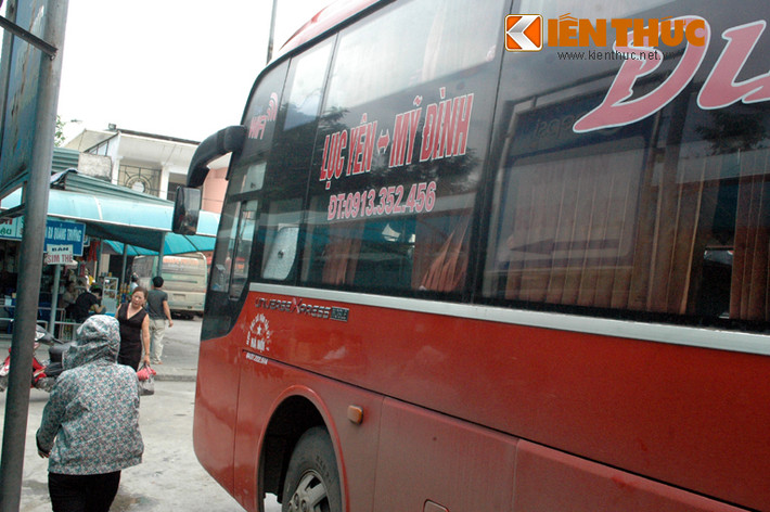 Ngày 5-8/9, PV Kiến Thức "mục sở thị" bến xe Mỹ Đình, Giáp Bát... và nhận thấy có rất nhiều xe khách giường nằm chạy các tỉnh miền núi phía Bắc - nơi có địa hình hiểm trở và nhiều đèo dốc.