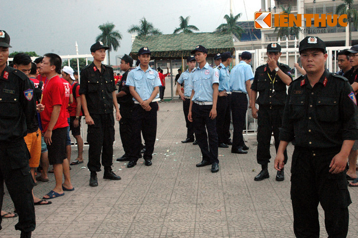 Công tác an ninh soát vé được tiến hành rất chặt chẽ.