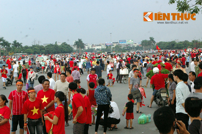 Toàn cảnh SVĐ Mỹ Đình lúc 15h30.