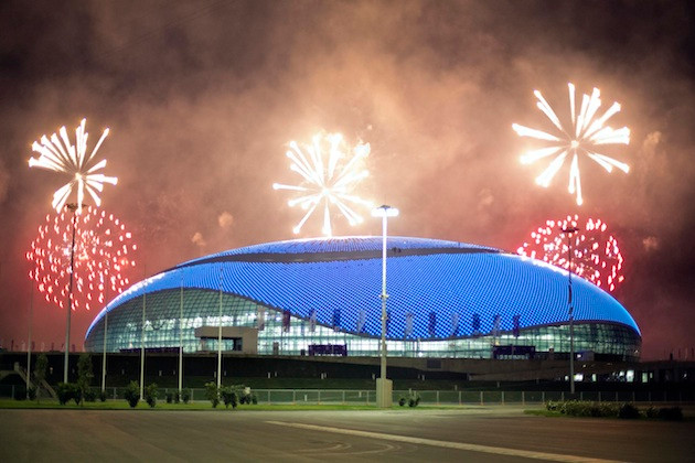 Hình ảnh màn bắn pháo hoa trong buổi tổng duyệt lễ khai mạc ở Thế vận hội Sochi hôm 4/2. Với công tác chuẩn bị chu đáo như vậy, nước Nga mong muốn đem đến cho bạn bè khắp năm châu một kỳ thế vận hội thành công và đầy ấn tượng.