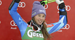 6. Tina Maze là nữ vận động viên trượt tuyết đổ đèo người Slovenia. Ở tuổi 30, sự nghiệp của cô đang ở giai đoạn đỉnh cao. Trong năm 2013, 24 là số lần cô lên bục nhận giải. Ngoài ra, cô còn giành được số điểm cao nhất trong một mùa giải mà không một VĐV nào sánh bằng. Sau 4 lần thi đấu không thành công ở các kỳ thế vận hội trước, Sochi 2014 sẽ là cơ hội cuối cùng để cô “phục thù”.