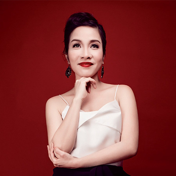 Nhờ Bằng Kiều định hướng mà cô nữ sinh chuyên Văn mộng mơ ngày nào giờ đã được khán giả gọi với danh xưng "diva" nhạc Việt. Mỹ Linh hiện tại có cuộc sống bình yên bên chồng là nhạc sĩ Anh Quân cùng các con. Ngoài cống hiến cho khán giả những sản phẩm âm nhạc chất lượng, hiện tại Đỗ Mỹ Linh còn là người ươm mầm tài năng Việt. Chị có một trung tâm đào tạo âm nhạc cho nhiều học viên nhỏ tuổi. Đỗ Mỹ Linh hiện tại đang sống rất hạnh phúc và viên mãn với những điều chị có.