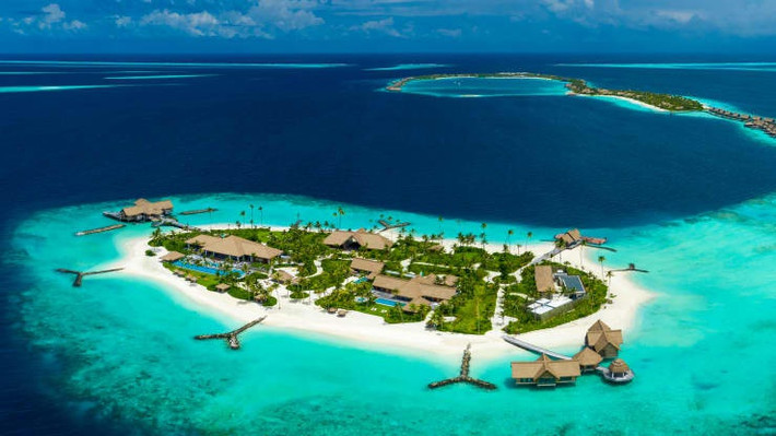 Waldorf Astoria Maldives Ithaafushi gồm ba hòn đảo thông nhau. Du khách có thể thuê một trong ba hòn đảo tại đây. Hòn đảo này bao gồm 3 biệt thự, 5 hồ bơi, có đầu bếp và nhân viên phục vụ riêng. Ảnh: Ảnh: Waldorf Astoria Maldives Ithaafushi.
