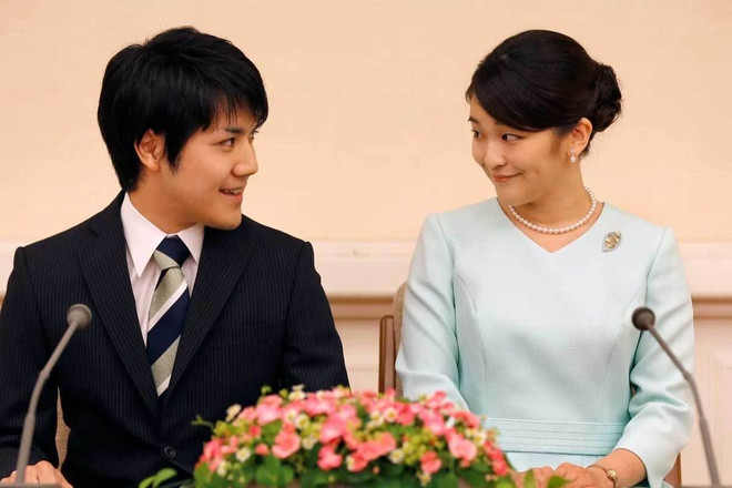 Về kế hoạch đám cưới của mình, Công chúa Mako và hôn phu vẫn chưa đưa ra thông báo chính thức. Trước sự thúc giục của Hoàng gia Nhật Bản, cả hai nói "cần thêm thời gian để chuẩn bị". Kế hoạch đính hôn của họ đã được công bố vào tháng 9/2017 với đám cưới ban đầu được dự kiến diễn ra vào ngày 4/11/2018. Tuy nhiên, hôn sự đã phải tạm hoãn vì gia đình Komuro vướng nợ nần do tranh chấp tài chính. Ảnh: Reuters.