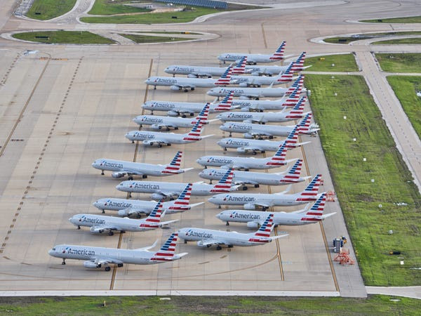 Hãng American Airlines chỉ đỗ một phần nhỏ trong số gần 1.000 máy bay tại sân bay Dallas-Fort Worth. Hầu hết máy bay mà Luten nhìn thấy là những chiếc máy bay nhỏ, thân hẹp.