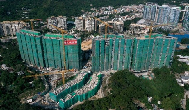 Forbes dẫn báo cáo số liệu được công bố mới đây cho thấy lợi nhuận của tập đoàn Evergrande năm 2019 giảm 53% xuống còn 17,3 tỷ nhân dân tệ.