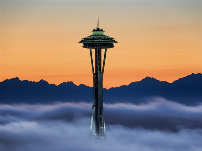 Tháp Space Needle, Mỹ: Là tòa nhà nổi tiếng nhất vùng Đông Bắc Thái Bình Dương, tháp Space Needle ở Seattle được xây dựng cho Hội chợ thế giới 1962 và có nhà hàng xoay SkyCity thu hút nhiều du khách.Ảnh:Thisisinsider.