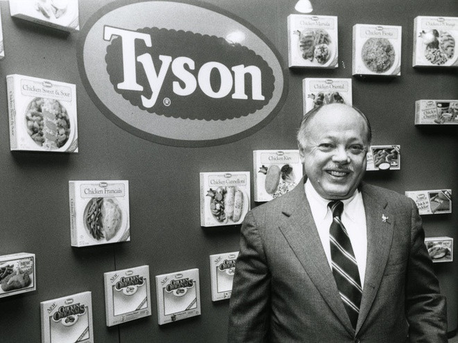 Tyson Foods tiếp tục phát triển mạnh vào những năm 1970 và 1980 với nhiều lần chuyển trụ sở và thâu tóm nhiều công ty như hãng bột mì, bột ngô Mexican Original. Trong khoảng từ năm 1984 đến 1984, quy mô của Tyson Foods tăng gấp đôi. Vào những năm 1980, con trai của Don Tyson là John H. Tyson - hiện là chủ tịch công ty - vật lộn với chứng nghiện rượu.
