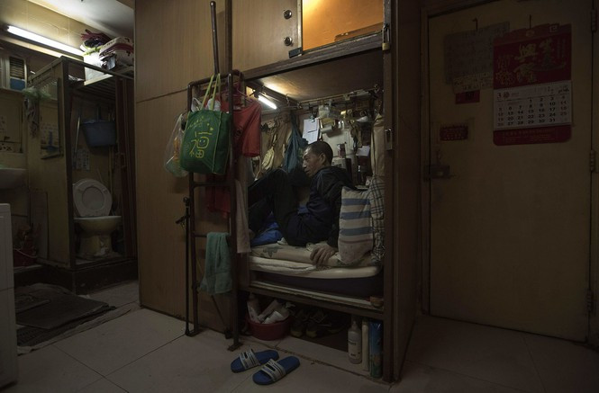 ##s###Hiện tại, Hong Kong vẫn đang có hơn 200.000 người sống trong các căn hộ siêu nhỏ với chiều dài thường chưa đầy 2m.