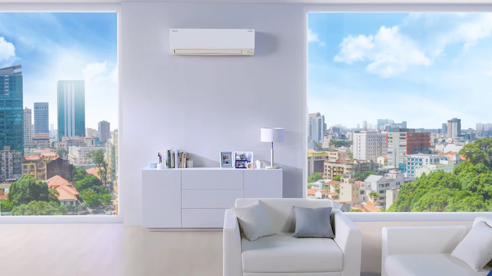 Daikin inverter ATKA25UAVMV đang được giảm 1,3 triệu đồng, còn 9,7 triệu đồng. Chương trình được áp dụng khi khách hàng mua online tại hệ thống điện máy Thiên Hòa. Giá sản phẩm này ở Điện Máy Xanh và Điện Máy Chợ Lớn là 11 triệu đồng. Với công suất 1 HP, thiết bị phù hợp các phòng có không gian từ 15 m2. Ảnh: Daikin.