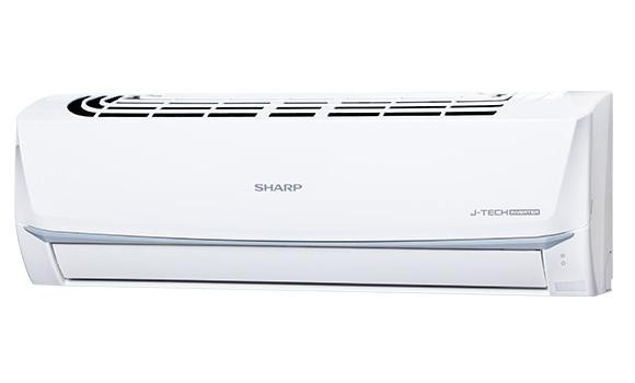 Sharp inverter AH-X18XEW đang được bán với giá 12,2 triệu đồng, giảm 1,8 triệu đồng. Chương trình áp dụng tại hệ thống Phong Vũ. Giá máy tại hệ thống Nguyễn Kim và Điện Máy Xanh là 14,6 triệu đồng. Do được trang bị công suất 2 HP nên thiết bị đáp ứng tốt cho những căn phòng có diện tích từ 20-30 m2. Với công nghệ Powerful Jet, máy lạnh Sharp sẽ hạ nhanh nhiệt độ phòng xuống 5 độ C sau 5 phút. Ảnh: Sharp.