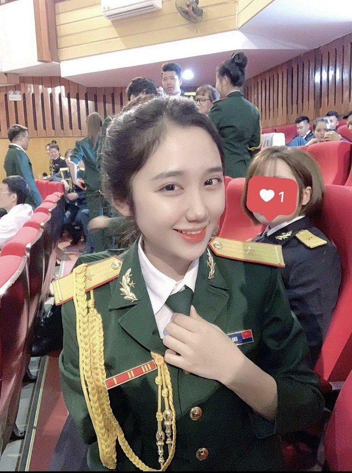 ##sc### Nguyễn Nga là một trong số những “hotgirl” của khoa Thanh nhạc – Trường đại học Nghệ thuật Quân đội Hà Nội.