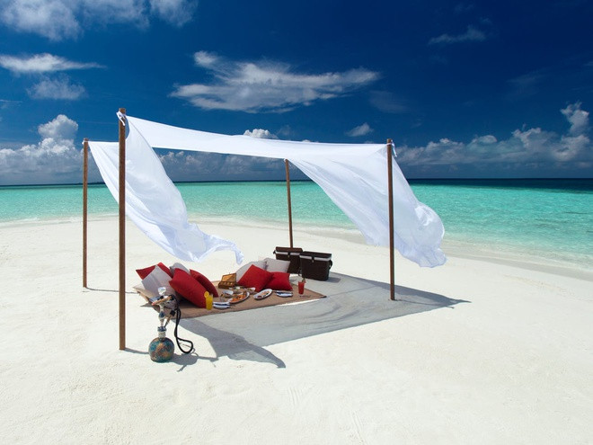 Resort cũng chuẩn bị sẵn những nơi nghỉ lý tưởng trên bãi biển để phục vụ du khách ngay khi mở cửa trở lại. Ảnh: Business Insider.
