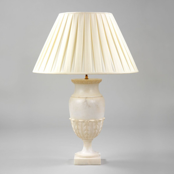 Đèn bàn sang trọng này có giá 1.100 USD của thương hiệu cao cấp Vaughan Design. Ảnh: Vaughan Designs.