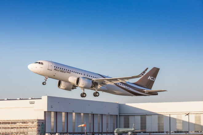 ACJ320neo được nâng cấp từ A320neo, phiên bản máy bay thương mại của Airbus. Được đánh giá là phiên bản máy bay tư nhân vượt trội cả về công nghệ lẫn nội thất. Giá mỗi chiếc ACJ320neo vào khoảng 110 triệu USD. Ảnh: Acropolis Aviation.