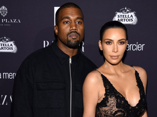 Cặp đôi công khai hẹn hò từ năm 2012, sau đó kết hôn vào năm 2014. Kanye West và Kim Kardashian đều có sự nghiệp kinh doanh thành công. Theo Forbes, rapper hiện sở hữu khối tài sản 1,3 tỷ USD nhờ thương hiệu giày Yeezy, còn tài sản của Kim Kardashian cũng vào khoảng 900 triệu USD, nhờ kinh doanh các sản phẩm làm đẹp. Ảnh: Getty Images.