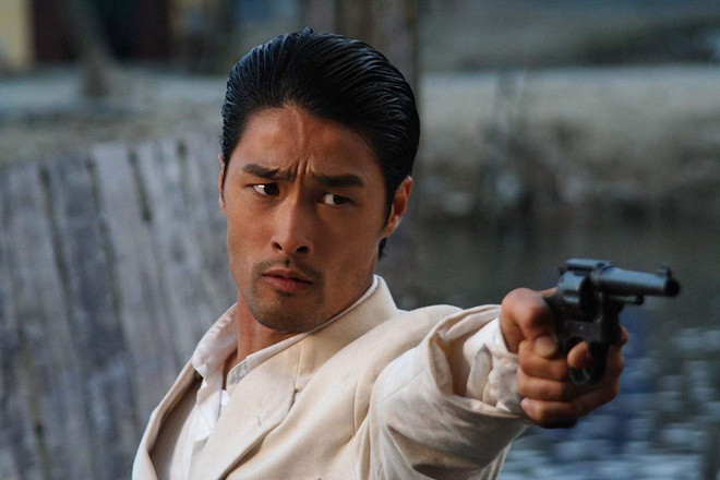 Johnny Trí Nguyễn: Trong phim, nam diễn viên vào vai Lê Văn Cường - một bậc thầy võ thuật, nhưng đồng thời là gián điệp của thực dân Pháp. Tuy nhiên, trong thâm tâm, anh luôn cảm thấy cắn rứt về những gì đồng bào mình đang phải trải qua. Và cuộc gặp gỡ định mệnh với cô gái xinh đẹp tên Thúy (Ngô Thanh Vân) của lực lượng nổi loạn đã khiến cuộc đời Cường hoàn toàn thay đổi. Diễn xuất của anh trong phim được đánh giá cao, đặc biệt là những pha hành động mãn nhãn.