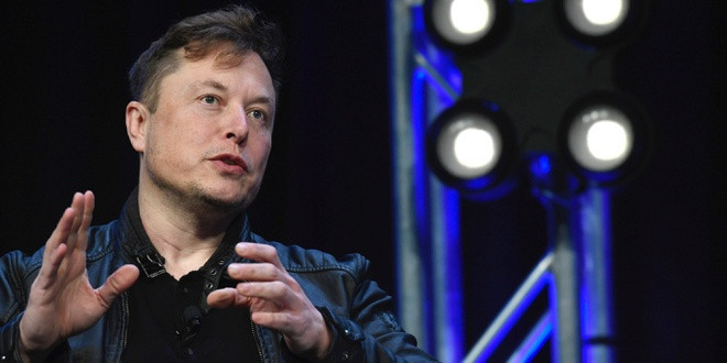 Musk từ chối câu hỏi từ 2 nhà phân tích Phố Wall trong một cuộc họp bất thường của công ty vào năm 2018. "Xin lỗi. Những câu hỏi này quá nhàm chán. Chúng đang giết chết tôi", Musk nói sau khi nhà phân tích của Sanford C. Bernstein & Co. hỏi về dòng vốn trong tương lai của Tesla. Cổ phiếu của Tesla giảm 8% trong phiên giao dịch sau đó. Ảnh: Associated Press.