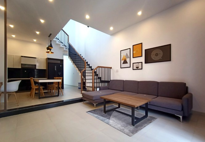 ##s###Phòng bếp liên thông với phòng khách tạo thông gian thoáng đãng, đẹp mắt.