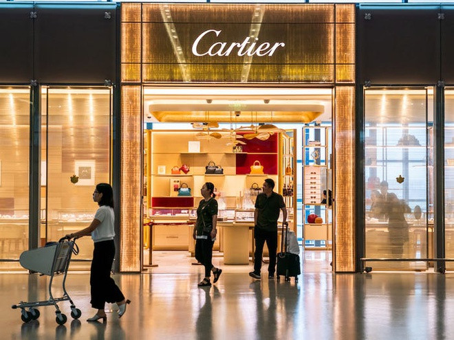 Richemont, tập đoàn xa xỉ Thụy Sỹ sở hữu những thương hiệu như Cartier, Van Cleef & Arpels, và Chloe, cam kết quyên góp 1,4 triệu USD để chống lại virus corona. Ảnh: Getty.