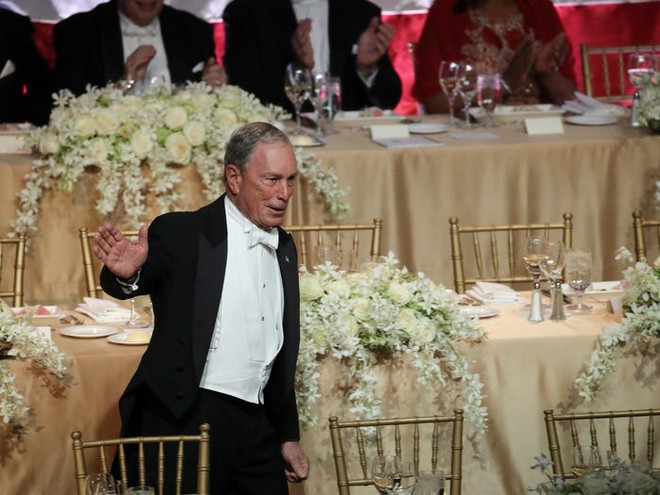 Michael Bloomberg đã chi đến 3,3 tỷ USD cho các hoạt động từ thiện. Số tiền này còn lớn hơn cả khối tài sản của ông Trump. Ảnh: Getty.