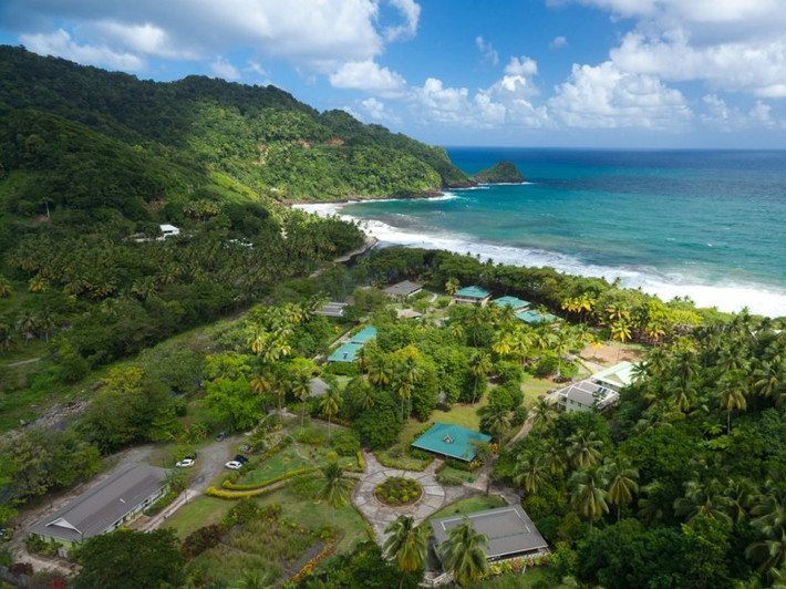 Khu nghỉ dưỡng nằm bên bờ biển trong xanh Rosalie, Dominica.