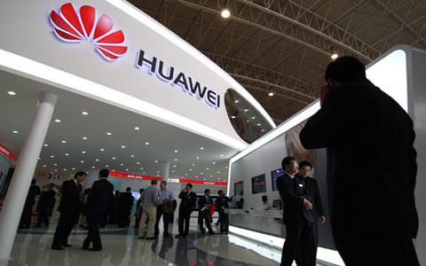 Huawei không “hứng thú” với Blackberry. Thành viên trong ban lãnh đạo Huawei Chen Lifang cho biết Huawei chưa nghĩ đến chuyện mua lại BlackBerry vì “chúng tôi muốn dựa vào bản thân”.