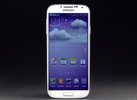 Lượng bán Galaxy SIV giảm, Samsung buộc phải họp bàn với nhà đầu tư. Samsung đang có ý định tổ chức một hội nghị với sự tham gia của 400 nhà đầu tư và nhà phân tích tại Seoul vào ngày 6/11 để bàn về kế hoạch phát triển dài hơi của tập đoàn, khi mà chiếc điện thoại đinh của hãng SIV đang có dấu hiệu giảm nhiệt.