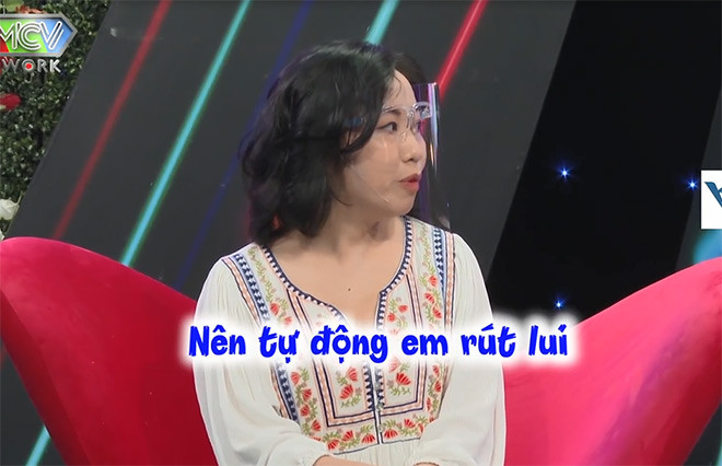 “Em trải qua 3 mối tình nhưng không đi tới đâu. Mối tình đau nhất là mối tình gần đây với một anh bác sĩ, hai tụi em có cảm giác với nhau nhưng anh đó có địa vị quá khiến em cảm thấy không phù hợp và em tự động rút lui”, đàng gái trải lòng.